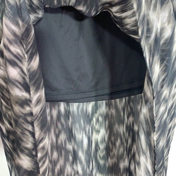 Express Lightweight Flowy Patterned High Low Skirt Skort Gray Size Small - Picture 9 of 14